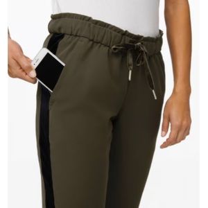 Lululemon On The Fly Jogger *Velvet Trim